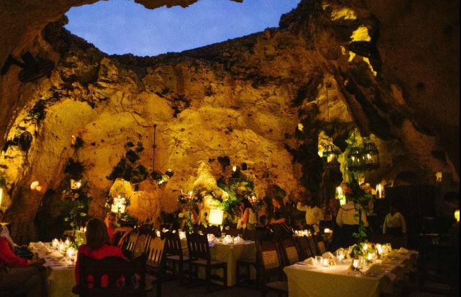 Mejores restaurantes de Diani Beach - Aventura en Kenia - Alí Barbours Cave Restaurant