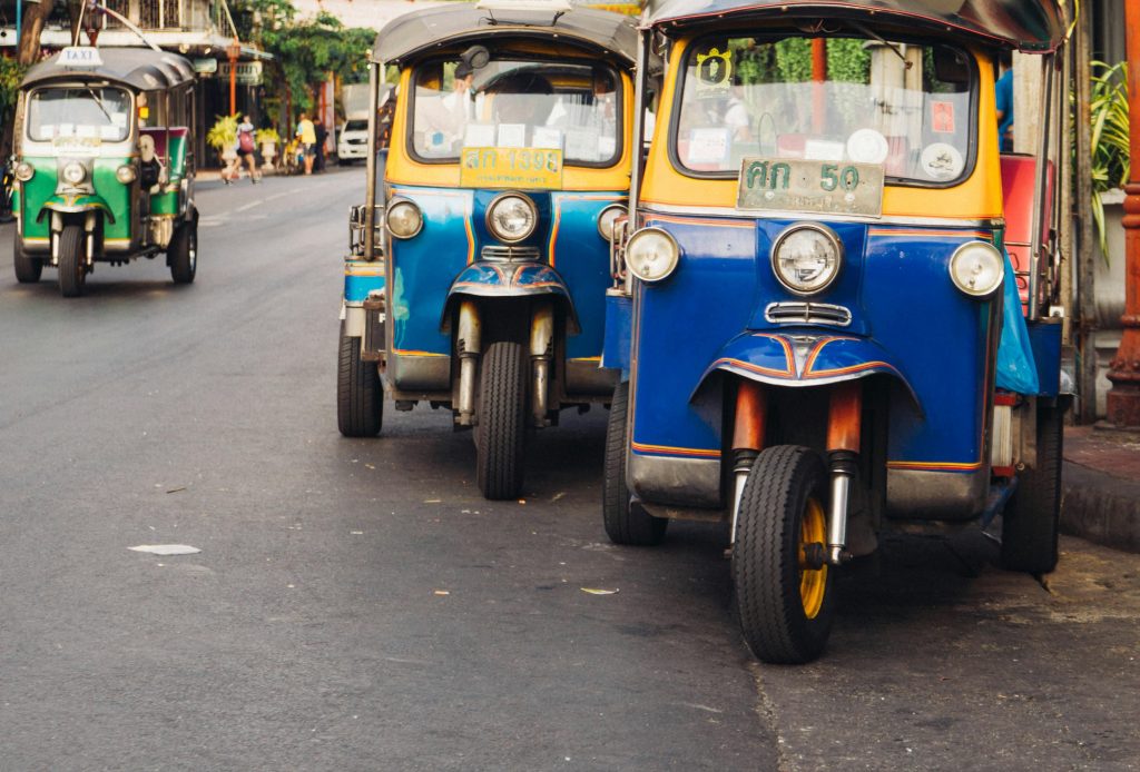 Moverse por Diani Beach - Aventura en Kenia - Tuk tuks